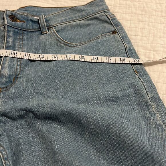 D & Co Denim + Company light wash jean shorts size 12 - Picture 7 of 9